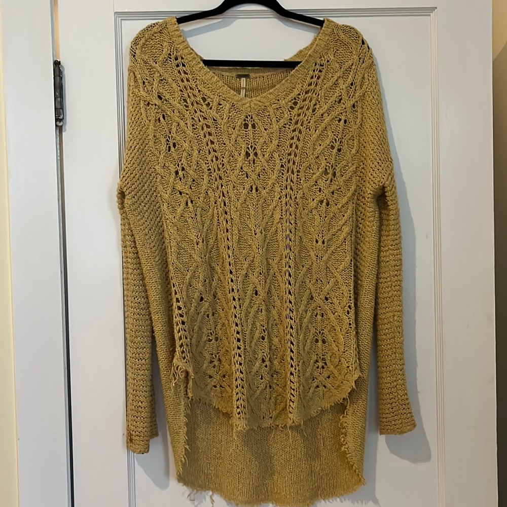 Free People Yellow Knit Sweater (LIKE NEW)